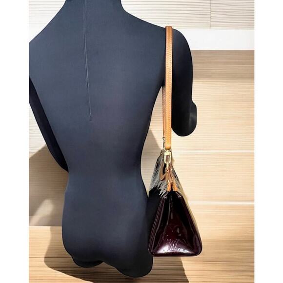 Louis Vuitton SR0029 Vernis Roxbury Drive Shoulder Bag - Picture 10 of 16